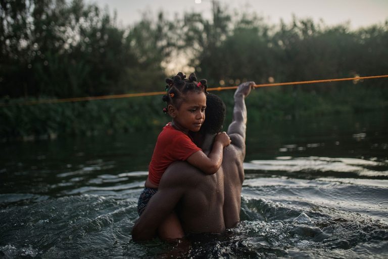 Niña migrante