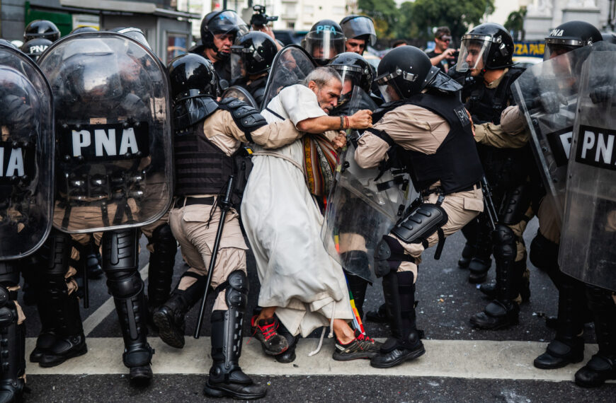 Represión al padre chueco
