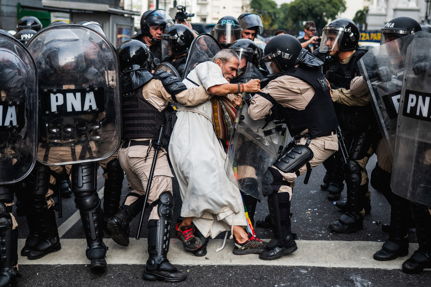 Represión al padre chueco