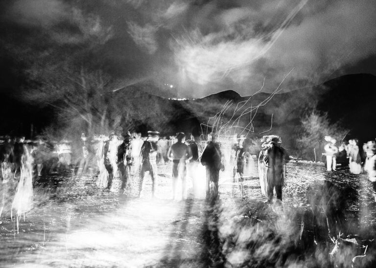 Lo invisible que sostiene lo visible